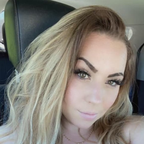 Poshmark profile picture for @adj